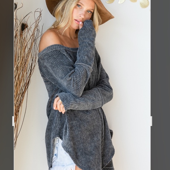 Velvety Soft Thumbhole Tunic Top - Picture 15 of 15